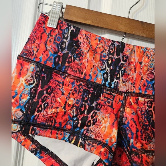 NWT FLEO Animal Print Multicolor Women's Shorts - Picture 2 of 5